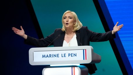 Ле Пен пообещала Франции выход из НАТО