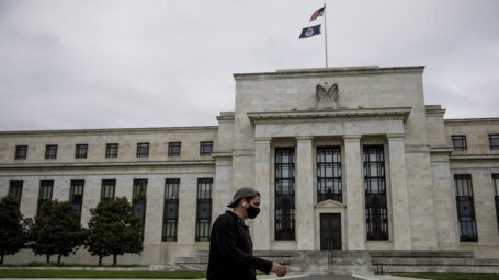 Доллар упал до минимума 2020 года: ФРС США сворачивает господдержку