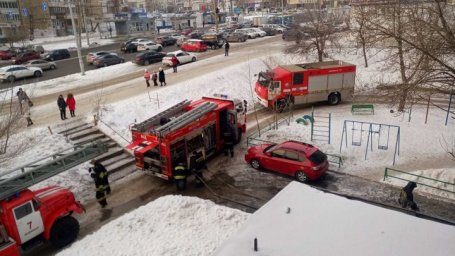 В Челябинске в квартире многоэтажки вспыхнул пожар