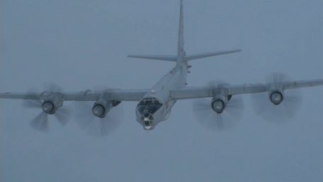 Военные самолеты Ту-142 в сопровождении МиГ-31 пролетели над Атлантикой